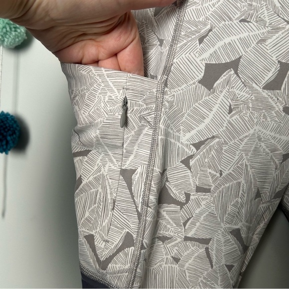 Athleta Gray Palm Up - Picture 5 of 7